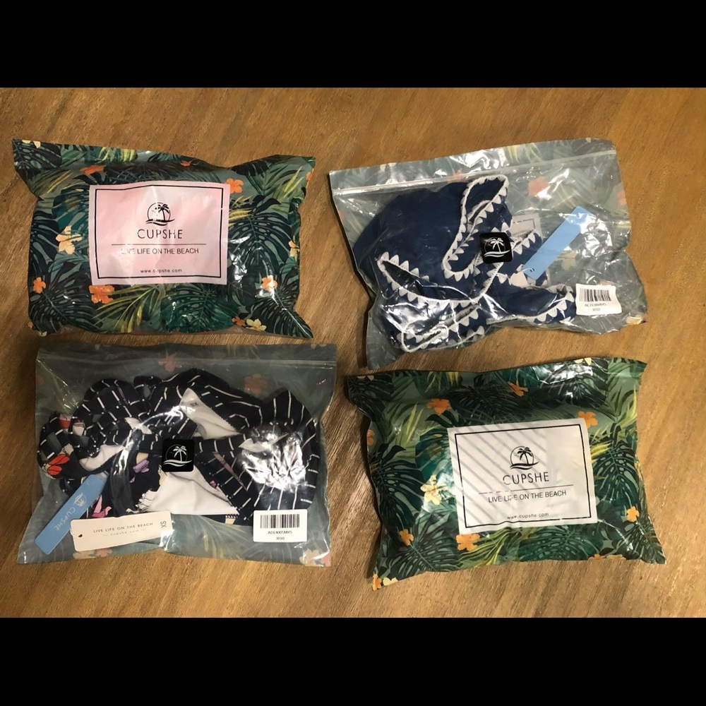 Bathing suits - Picture 2 of 5
